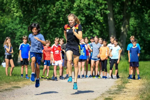 Bild: Deutschlands beste Triathletin macht Schüler fit