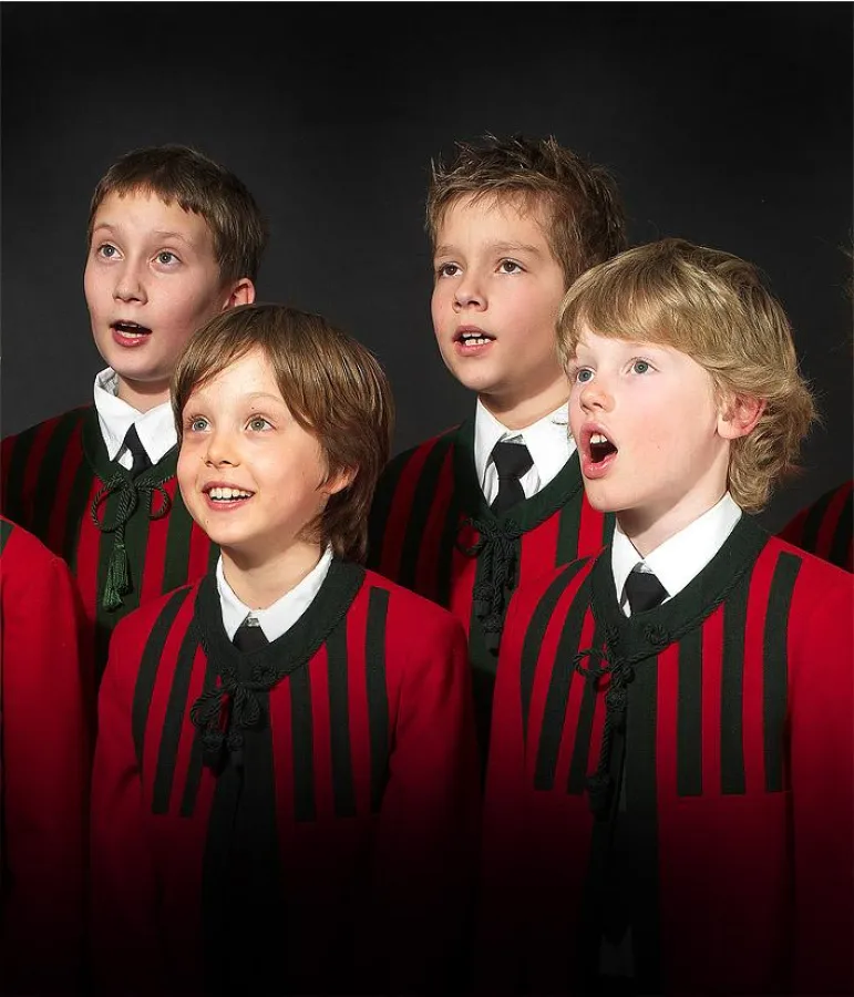 Die Wiltener Sängerknaben in der traditionellen Wiltener Tracht