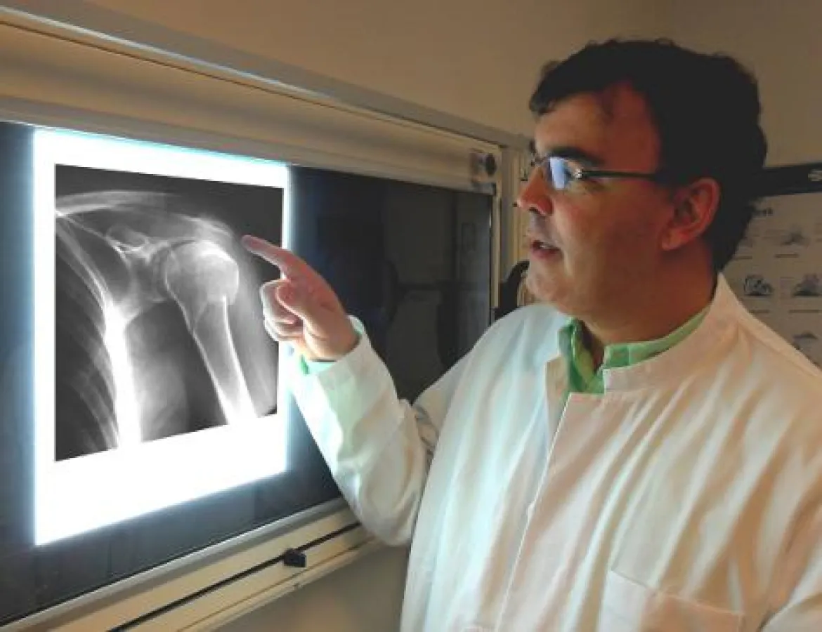 Dr. Matthias Muschol erklärt Schultererkrankungen bildhaft und leicht verständlich.