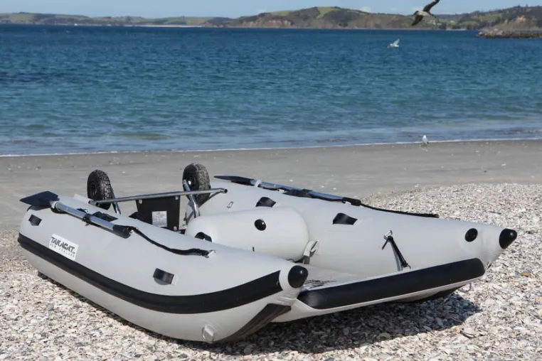 Katamaran-Schlauchboote mit offenen Bug und Transom Bild: Katamaran-Schlauchboote mit offenen Bug und Transom