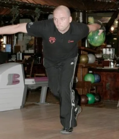 Karin Moos und Marcel Keil halten Jenaer Fahne in Erfurt hoch Bild: Karin Moos und Marcel Keil halten Jenaer Fahne in Erfurt hoch