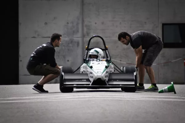 Bild: Weltrekordversuch von Studenten – schneller als die Profis