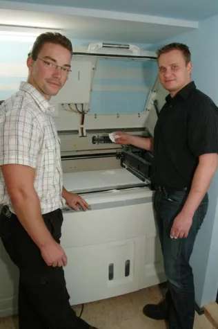 Bild: „Lenken wie gedruckt“ - PHACON GmbH pusht Zwickauer Racing Team