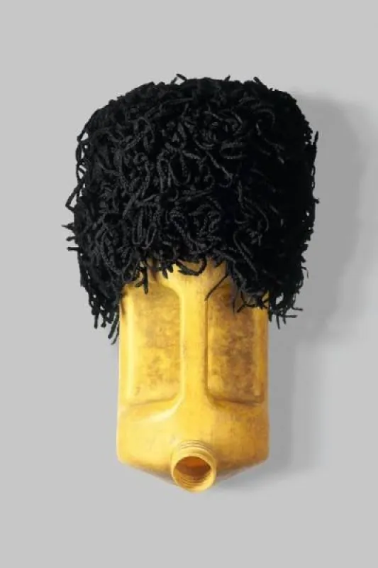 Romuald Hazoumé: Makanaki, Mixed Media, Höhe 30 cm, 1995, Privatsammlung, © courtesy Bernd Kleine-Gu