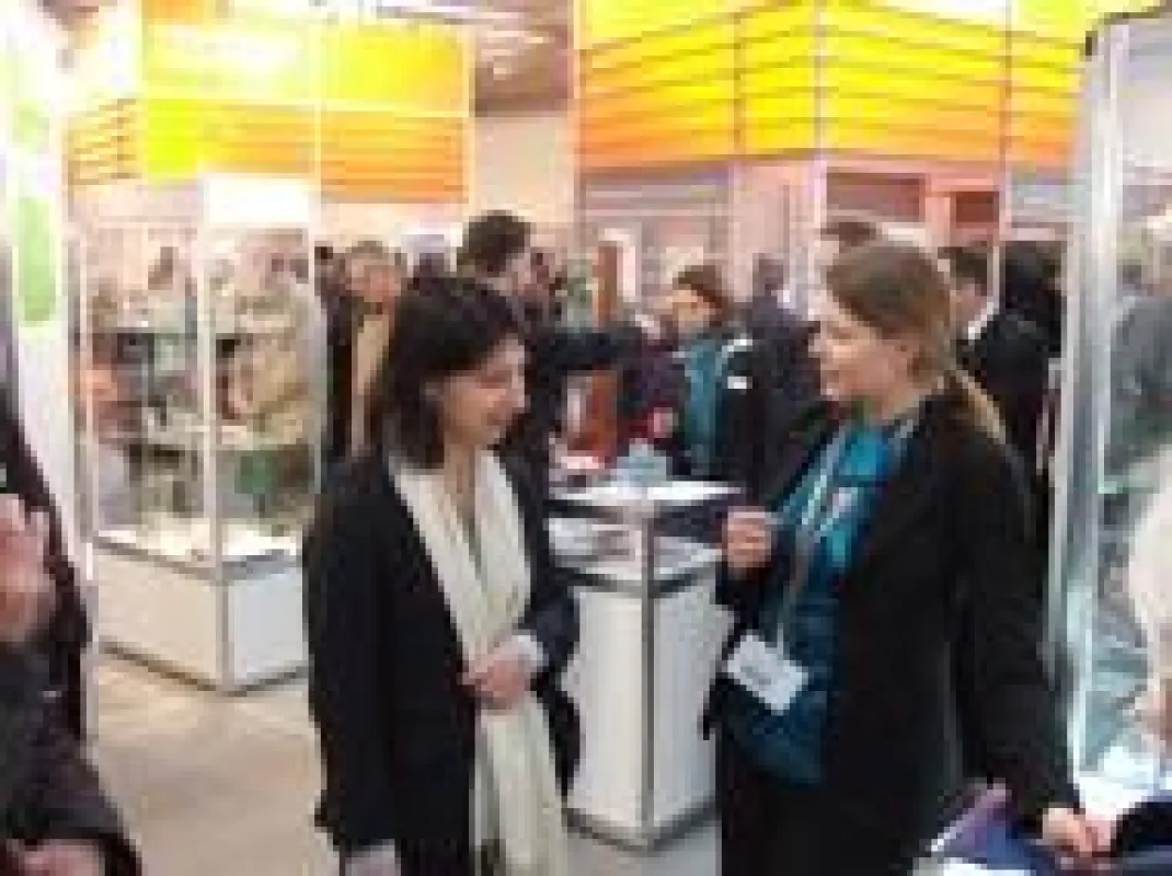 Wirtschaftsstaatssekretärin Katja Hessel im Gespräch mit LichtLogistik LED-Support