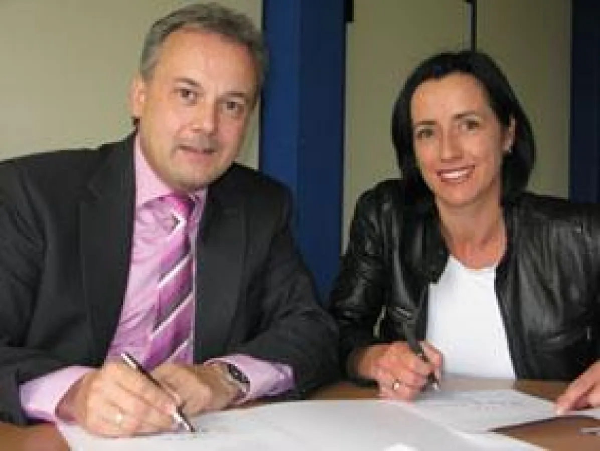 Uwe Kutschenreiter, oxaion-Vorstand, und Marianne Hartlage, Bereichsleiterin Produktentwicklung Methoden & Verfahren bei basycs