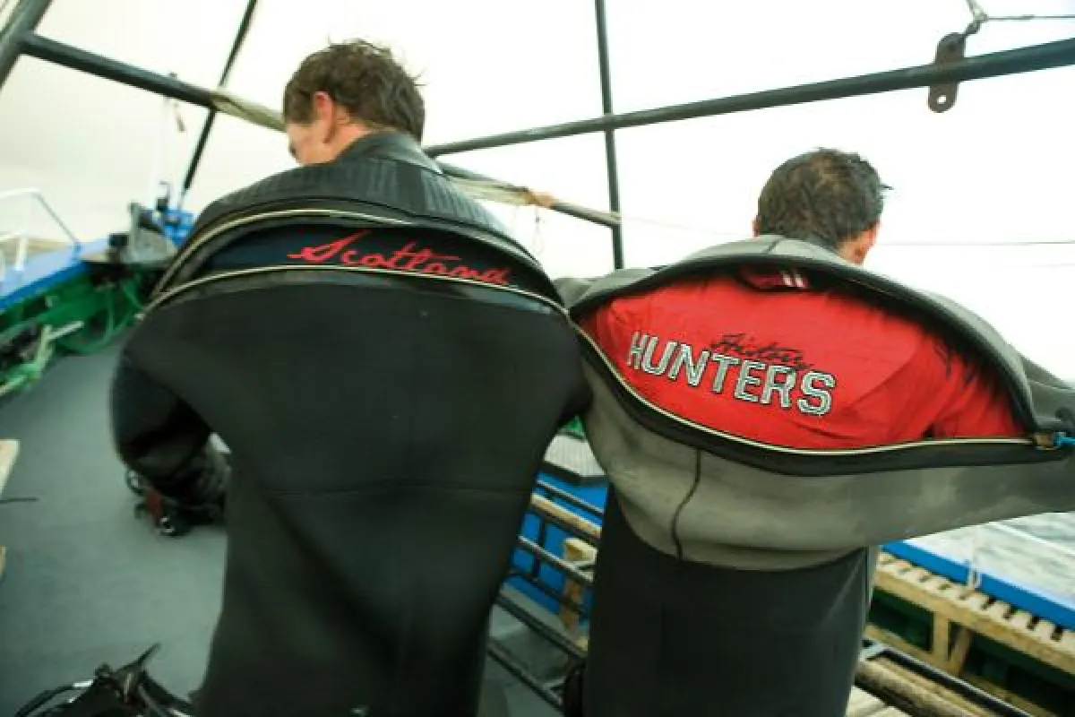 ARQUEONAUTAS Taucher mit MARES Ausrüstung
