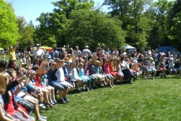 Bild: Eröffnung der Sommerspielsaison 2012 mit großem Spielfest im Hirschgarten