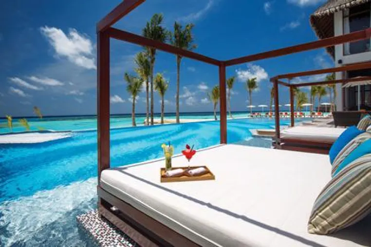 Ho ho ho – hier ist wirklich alles drin Weihnachtszeit im ersten Luxus-All-Inclusive-Resort der Malediven Bild: Ho ho ho – hier ist wirklich alles drin Weihnachtszeit im ersten Luxus-All-Inclusive-Resort der Malediven