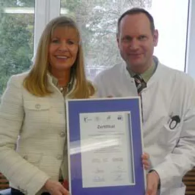 Bild: Opladen: Maximales Gütesiegel für künstliche Gelenke