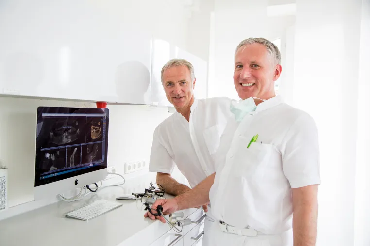Bild: Moderne Zahnmedizin beim Zahnarzt: Wie digitale Technologien die Behandlung verändern