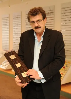 Sibu Design präsentiert einzigartige Fell- und Rauleder-Haptik für Interior- und Möbeldesign sowie Dekoration Bild: Sibu Design präsentiert einzigartige Fell- und Rauleder-Haptik für Interior- und Möbeldesign sowie Dekoration