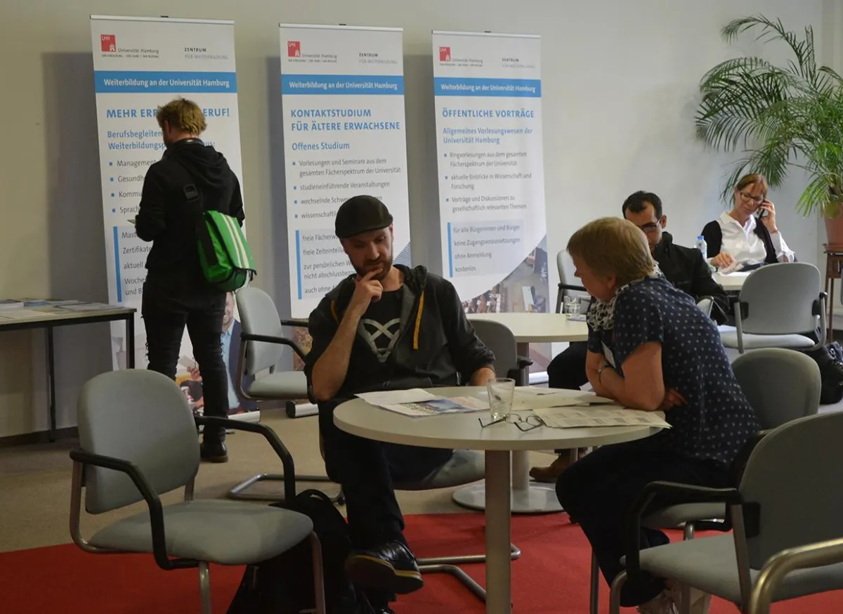 Teilnehmerberatung beim Infotag des Zentrum für Weiterbildung