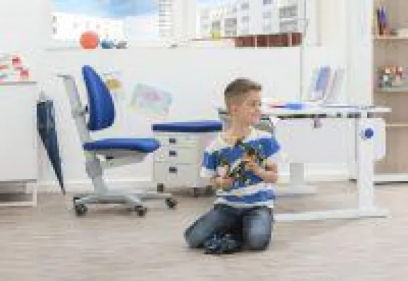 Bild: Über Sitzriesen, Sitzzwerge, richtiges Sitzen und die passende Einstellung von Drehstühlen: Tipps von m