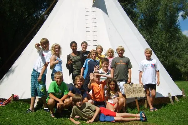 Bild: Früh übt sich - Sprache, Sport und Spaß in den "Englisch-Sprachcamps 2012" am Bodensee