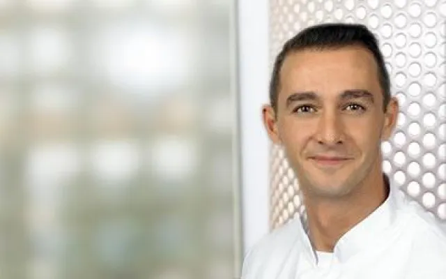 Bild: Online-Sprechstunde von Natura Vitalis mit Zahnarzt Daniel Mugescu