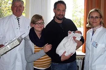 Bild: 1000. Baby im Bethesda Krankenhaus - die kleine Charlotte begrüßt neuen Chefarzt