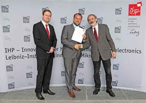Bild: International IHP “Wolfgang Mehr“ Fellowship Award 2017 to Prof. Dr. Nils Pohl
