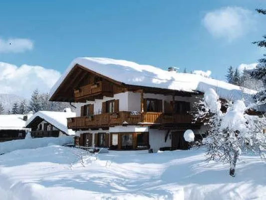 Bild: Wo Familien im Winterurlaub sparen können