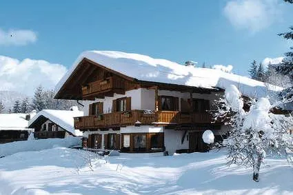 Bild: Wo Familien im Winterurlaub sparen können
