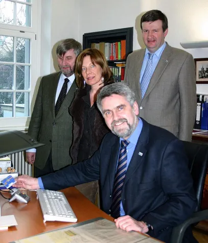 Bild: Erste hoch gesicherte Übertragung von Prüfungsdaten durch das Internet