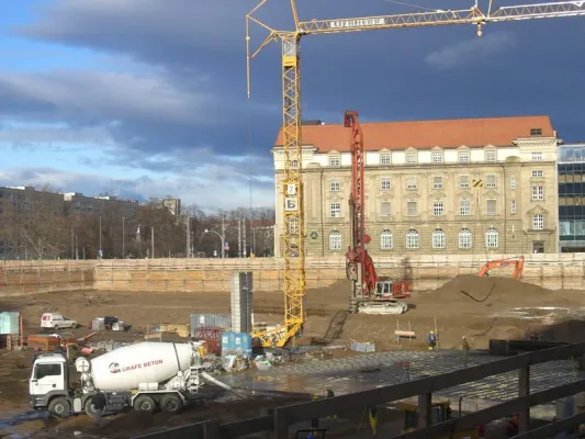 Bild: Beginn der Betonarbeiten an der Großbaustelle Centrum Galerie Prager Strasse in Dresden