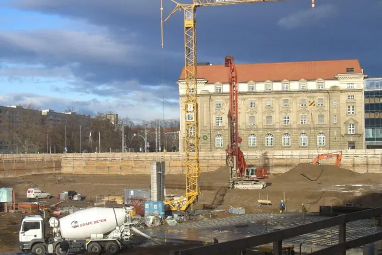 Bild: Beginn der Betonarbeiten an der Großbaustelle Centrum Galerie Prager Strasse in Dresden