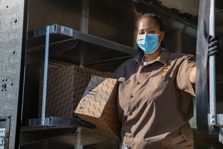 Bild: UPS BESCHLEUNIGT WELTWEITE LIEFERUNGEN VON CORONAVIRUS-TESTKARTUSCHEN VON QIAGEN