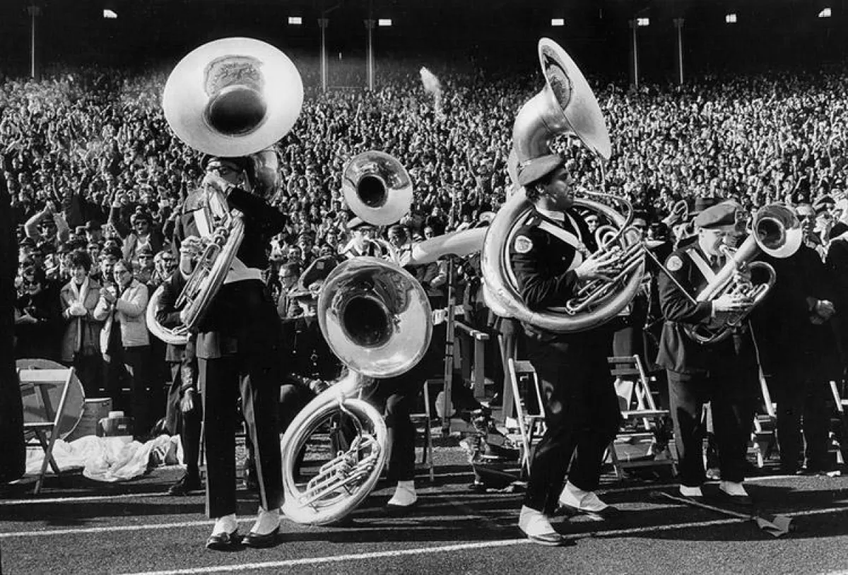 Cotton Bowl, Aus der Serie American Sports, 1970, Silbergelatineabzug, 27.9 x 35.6 © Tod Papageorge