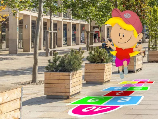 Bild: Gestaltung von Hüpf- und Bodenspielen in der Innenstadt