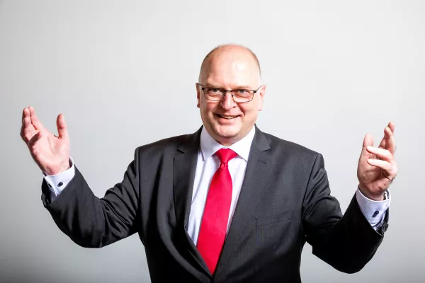 Bild: Ortsbürgermeister wird für seinen Vortrag mit dem Excellence Award ausgezeichnet