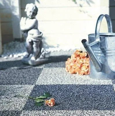 Bild: Renofloor Belagsystem für Selbermacher: Echten Steinchenboden einfach selbst verlegen