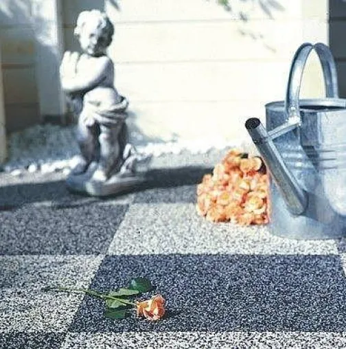 Bild: Renofloor Belagsystem für Selbermacher: Echten Steinchenboden einfach selbst verlegen