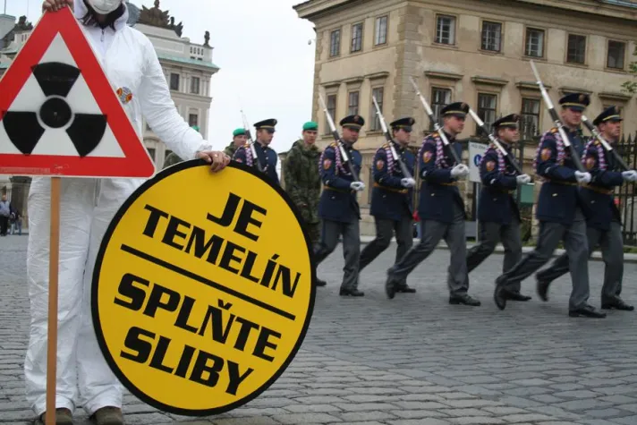 Bild: atomstopp - Tschechischer Ratsvorsitz - Staffelübergabe der Atomlobbyisten