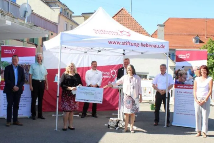 Bild: Narrenfreundschaftsring spendet für den Fachdienst Betriebliche Inklusion