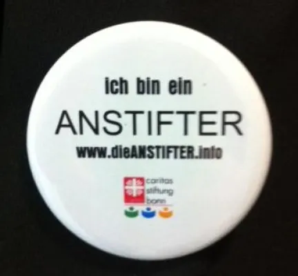 Bild: Wilfried Thünker mit Anstifter Plakette der Caritas Stiftung ausgezeichnet