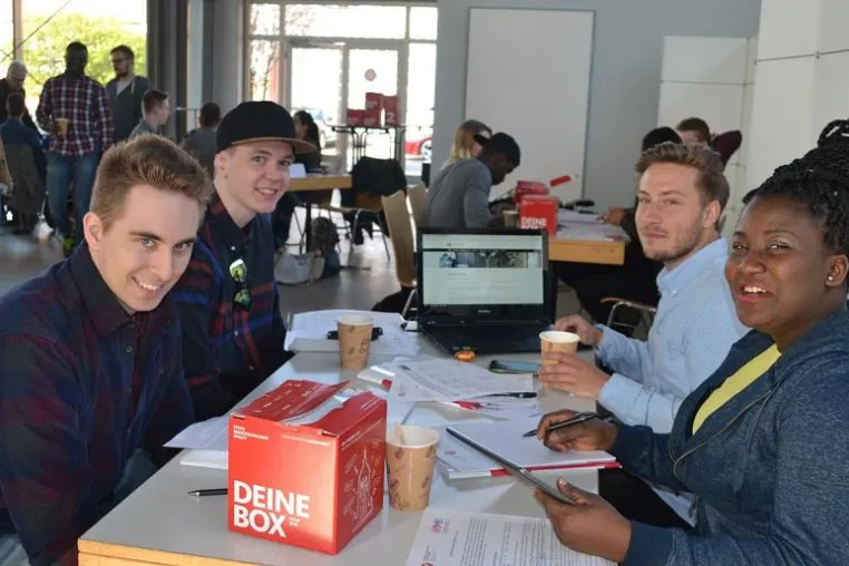 Bild: HdWM: 20 Studenten aus Vaasa (Finnland) zum wissenschaftlichen Austausch bei Mannheimer Management-Hochschule
