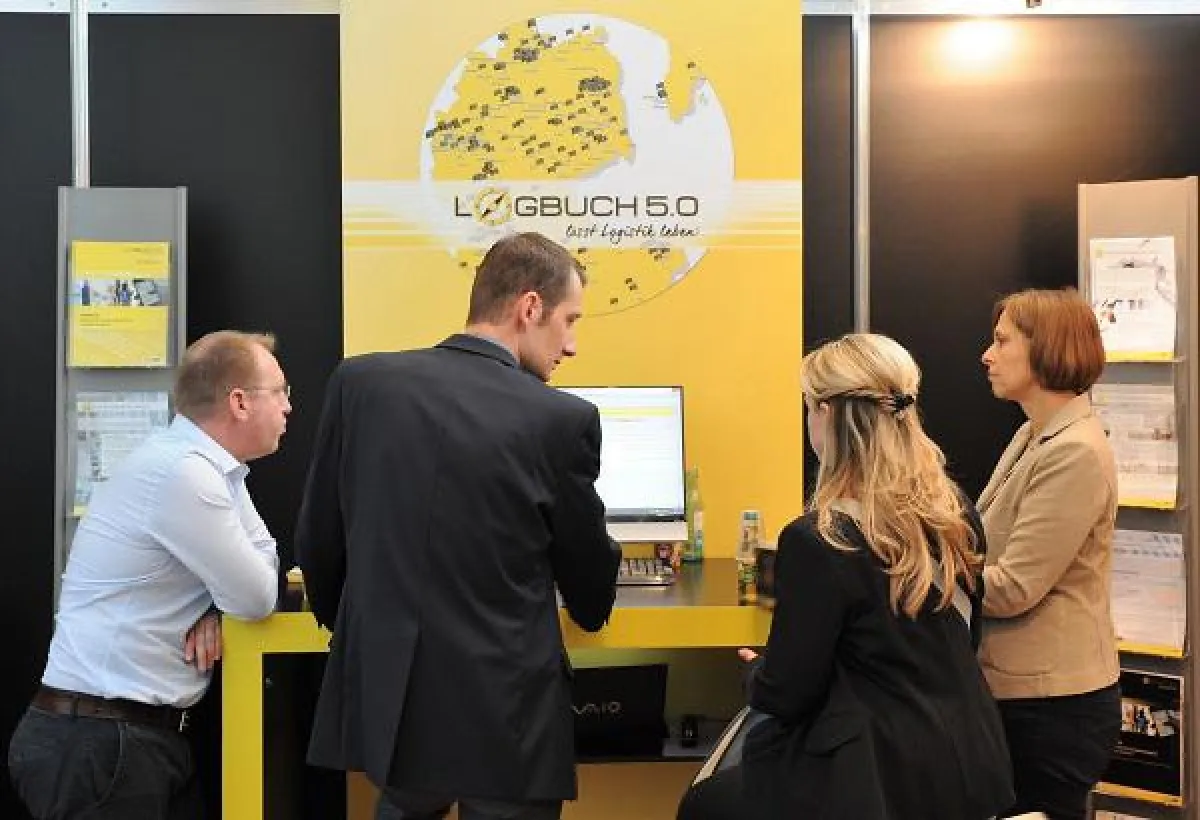 Dynamed Berater im Gespräch auf der med.Logistica in Leipzig