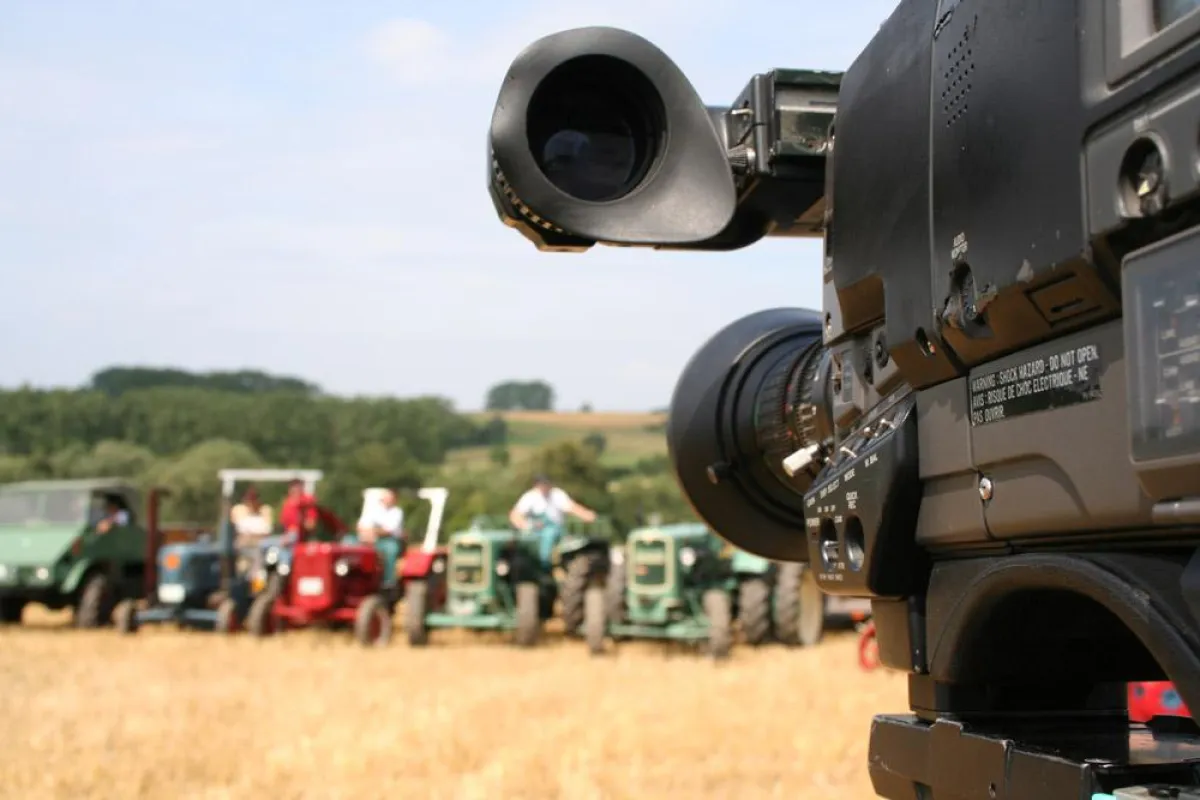 In fast jedem Dorf gibt es Oldtimer-Traktoren und Fan-Clubs. Auf Traktor TV treffen sich jetzt die Liebhaber alter und moderner Landtechnik virtuell: Vor allem gibt es viele Filmclips von Schleppertre