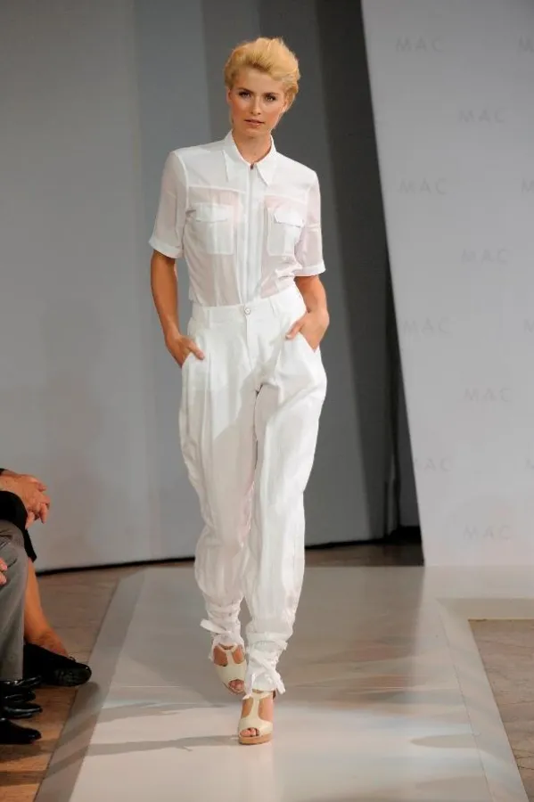 Lena Gercke läuft auf der MAC Fashion Show in Berlin