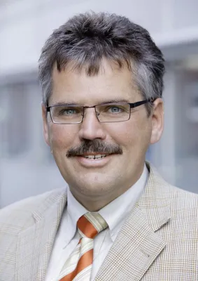 Bild: Betriebswirtschaft einfach verstehen. Planspiel-Infotage auf der „b2d Messe“ in Gelsenkirchen, Veltins-Arena