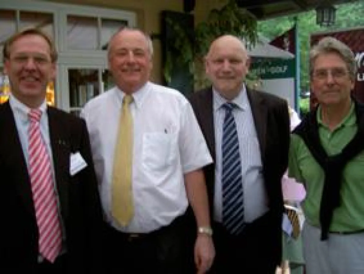 v.l. Burkhard Aden ( Vaganzo) Dr.Jörg Ammann (Golfclub Baden Baden) Manfred Klasse (Vaganzo) Gerhard Kaufmann (Clubmanager)