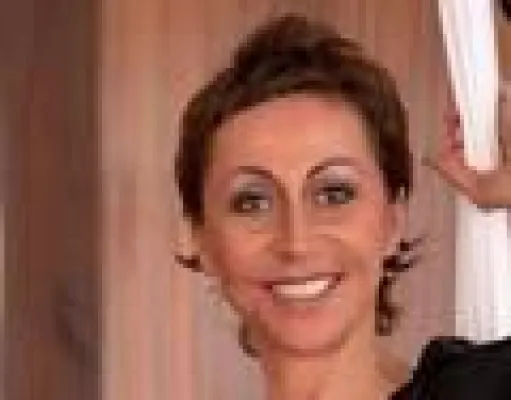 Bild: Free Floating Yoga Workshop mit Claudia Lederer ab dem 27. Juni im AIRYOGA München
