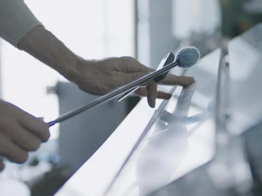 Bild: Instrumente aus eigenen Produkten machen Corporate Sound von Schüco einzigartig