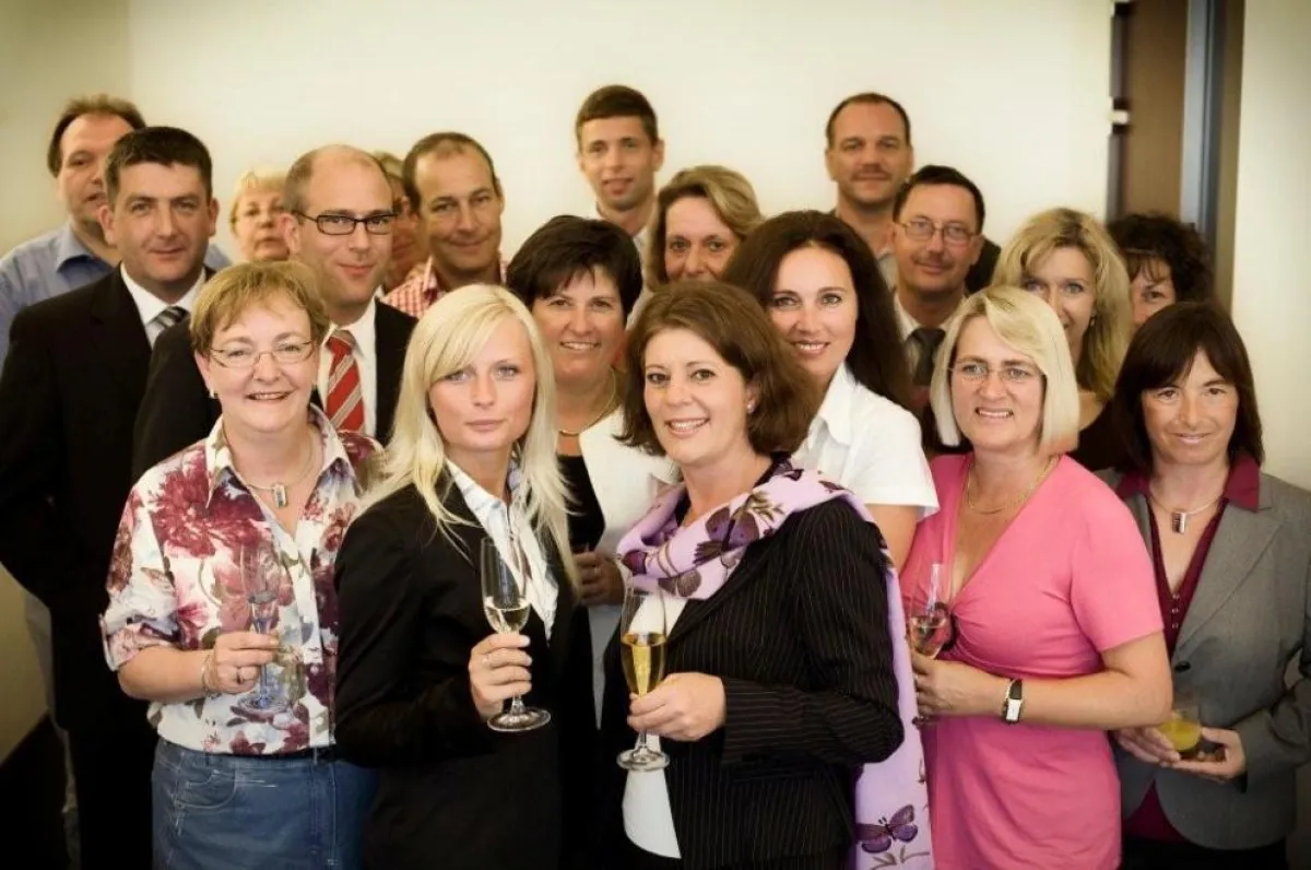 das Hamburger Team, vorn rechts: Geschäftsführerin Birgit Madsen