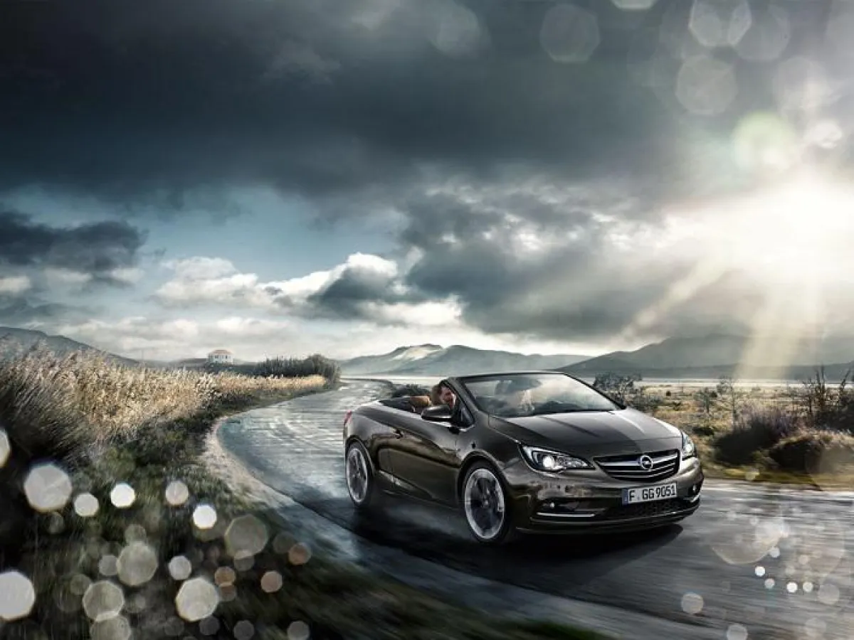 Das Hotel Knippschild lädt seine Gäste zu kostenlosen Spritztouren im Opel Cascada Cabrio ein.