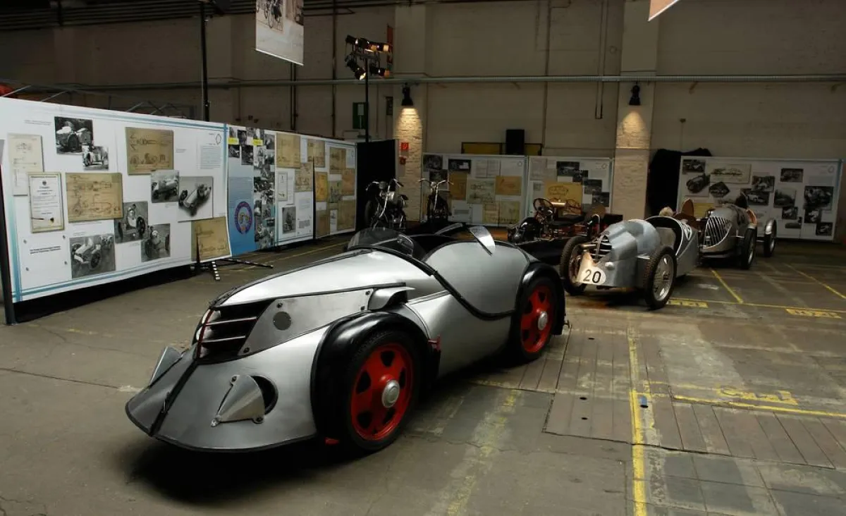 Neumann-Neander Fahrmascheinen vorn 1939 hinten 1935