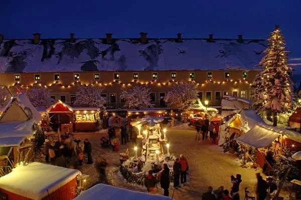 Bild: Festung Königstein: Historisch-romantischer Weihnachtsmarkt beginnt