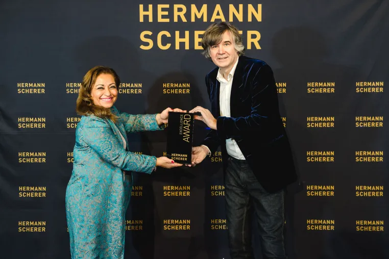 Weltrekord bei Speaker Slam – Hamburger Speakerin bringt Award in die Hansestadt Bild: Weltrekord bei Speaker Slam – Hamburger Speakerin bringt Award in die Hansestadt