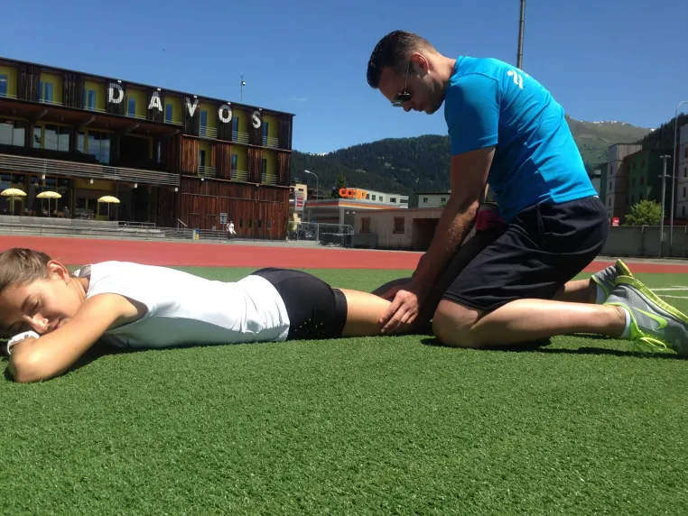 Bild: Erst lösen, dann bewegen, dann steigern: Sportphysiotherapie aus einer Hand in Frankfurt-Sachsenhausen
